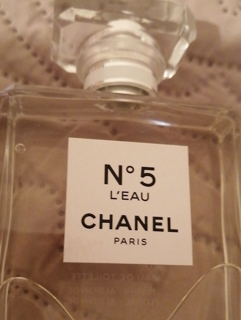 CHANEL No.5 L'EAU Clear & White Minimalist Perfume Bottle